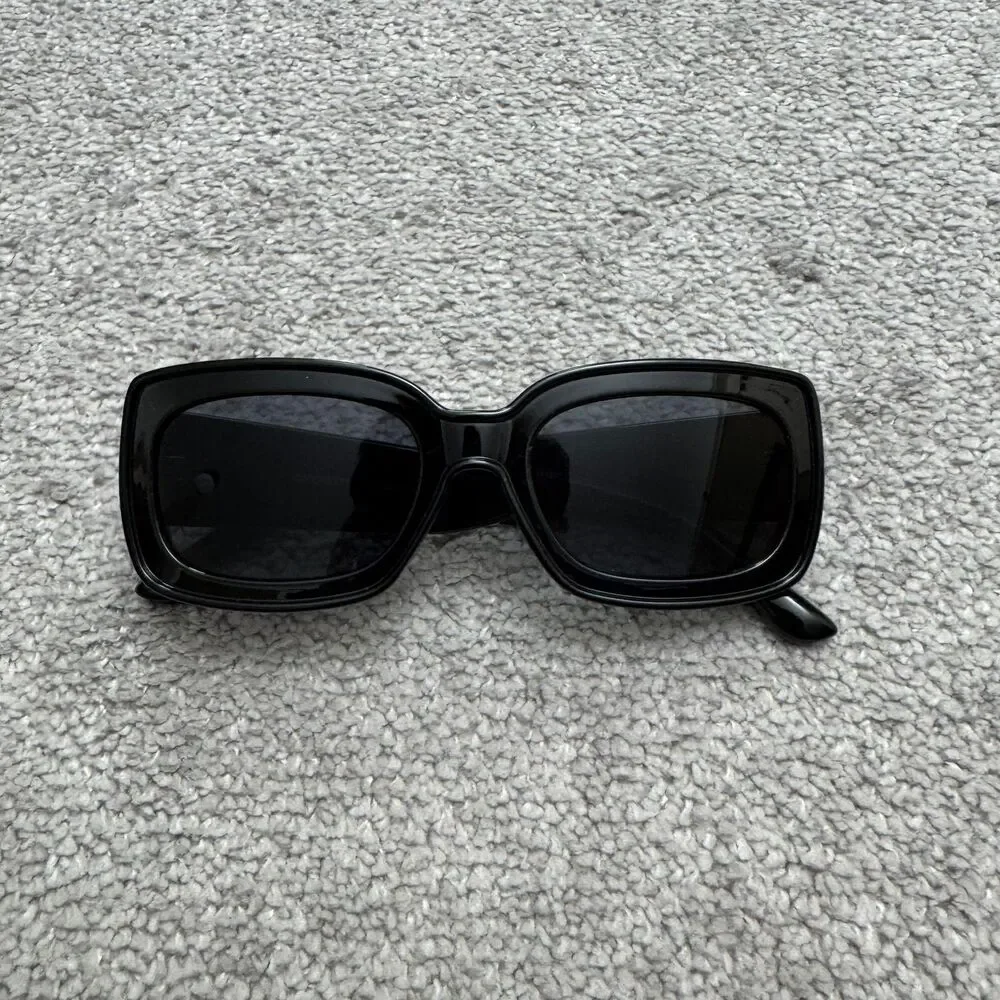 Women Black Rectangle Sunglasses Chunky Frame Wide Temple Trendy Y2K 90s Eyewear